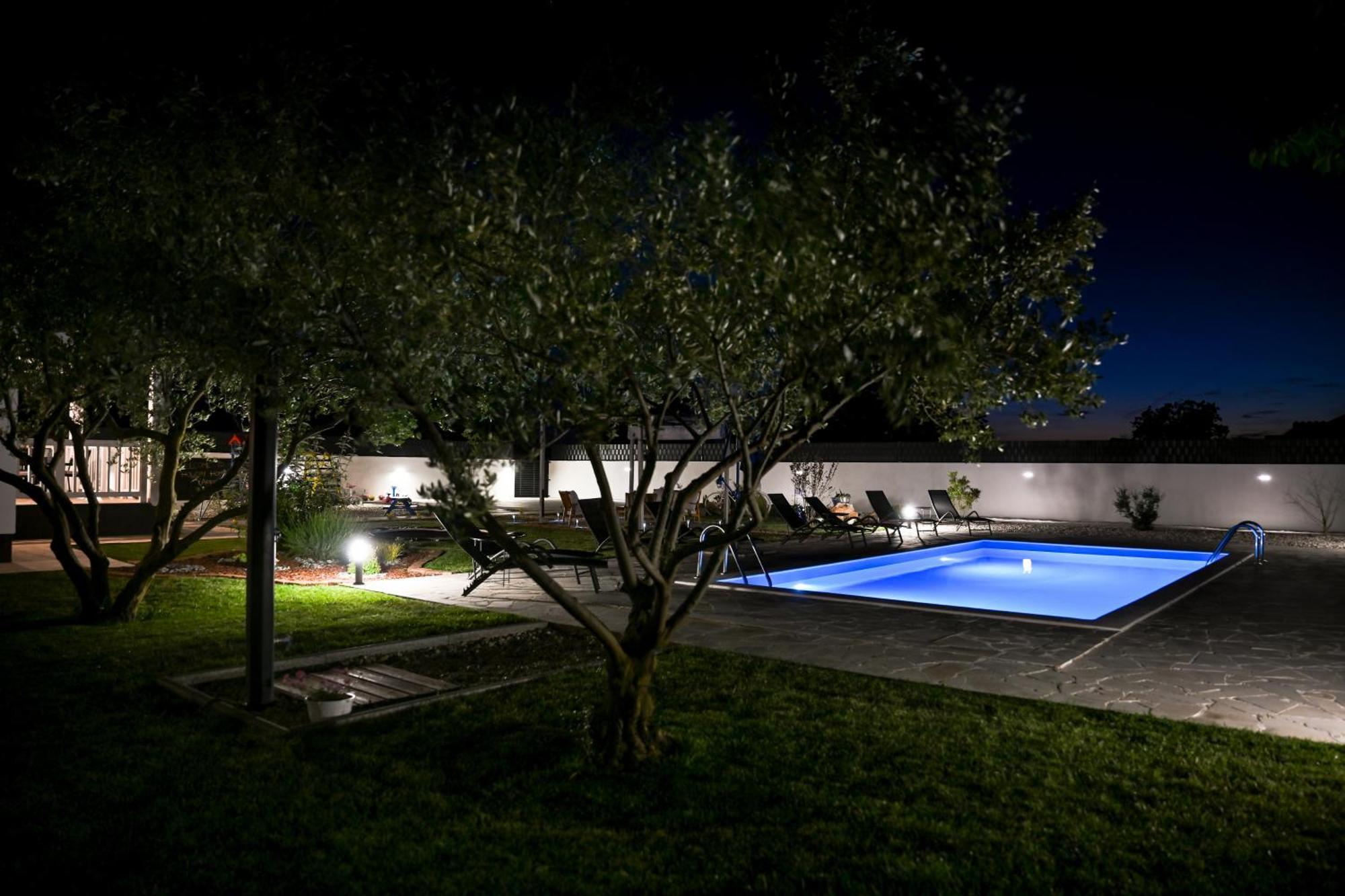 Aprilis With Pool, Jacuzzi And Sauna