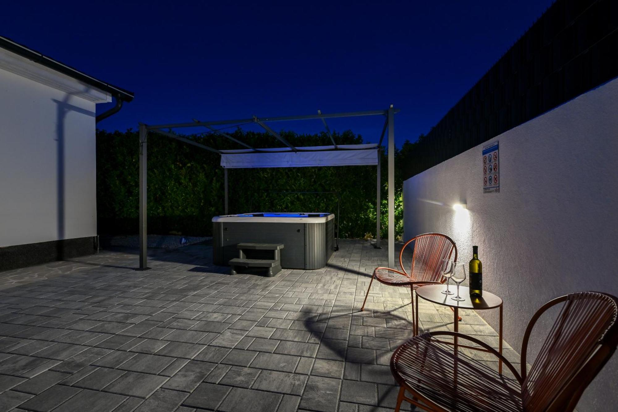 Willa Aprilis With Pool, Jacuzzi And Sauna *