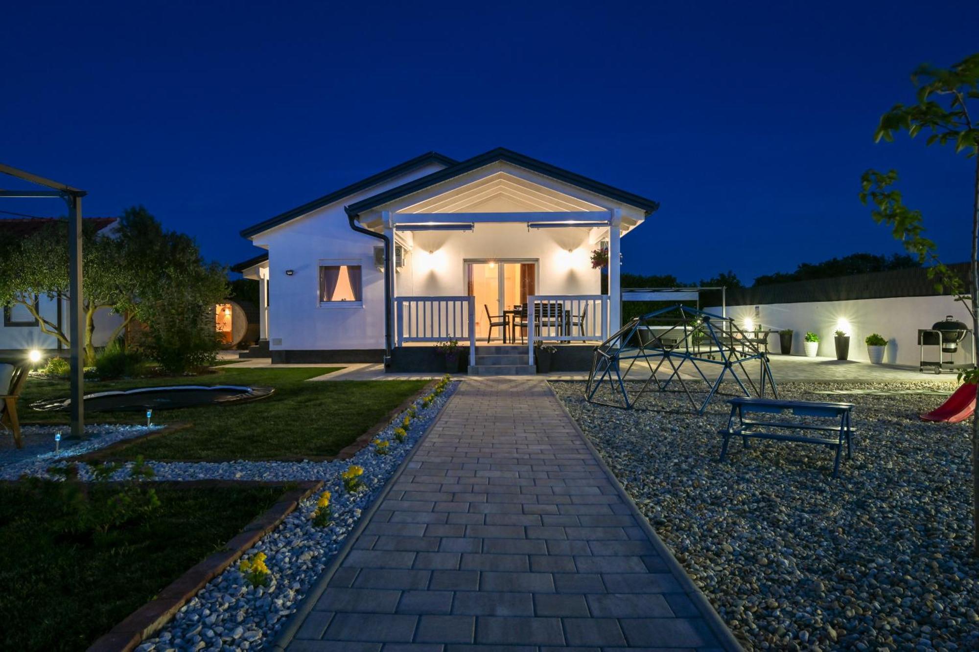 Aprilis With Pool, Jacuzzi And Sauna * Galovac (Zadar)