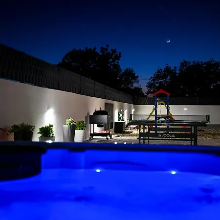 Holiday Home Aprilis With Pool, Jacuzzi And Sauna Galovac  Exterior photo