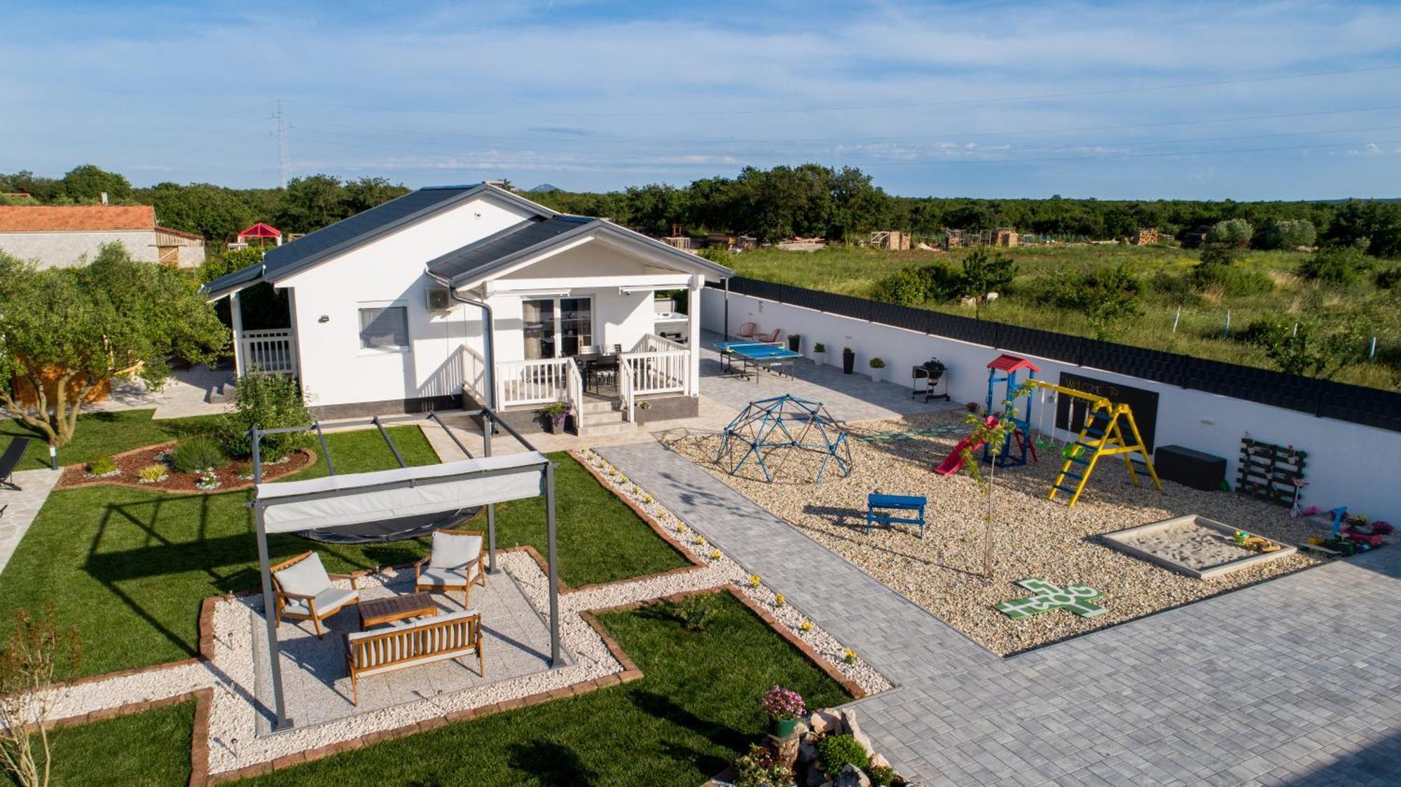 Villa Aprilis With Pool, Jacuzzi And Sauna *